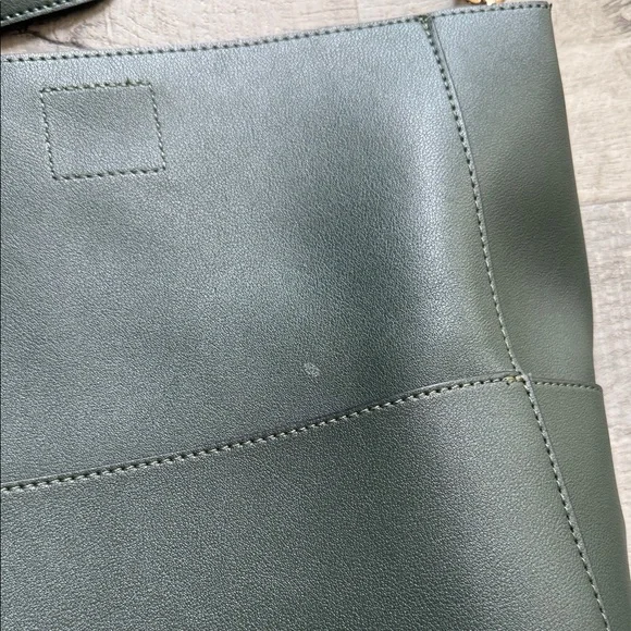 Stylish Forest Green Shoulder Bag with Chevron Strap - Picture 4 of 6